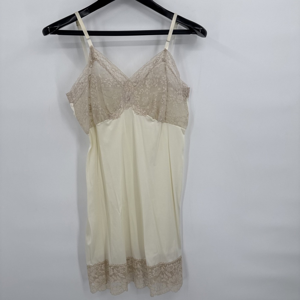 Vintage 70s 80s Van Raalte Slip Chemise Nightgown All Nylon Beige Size S 36 Lace